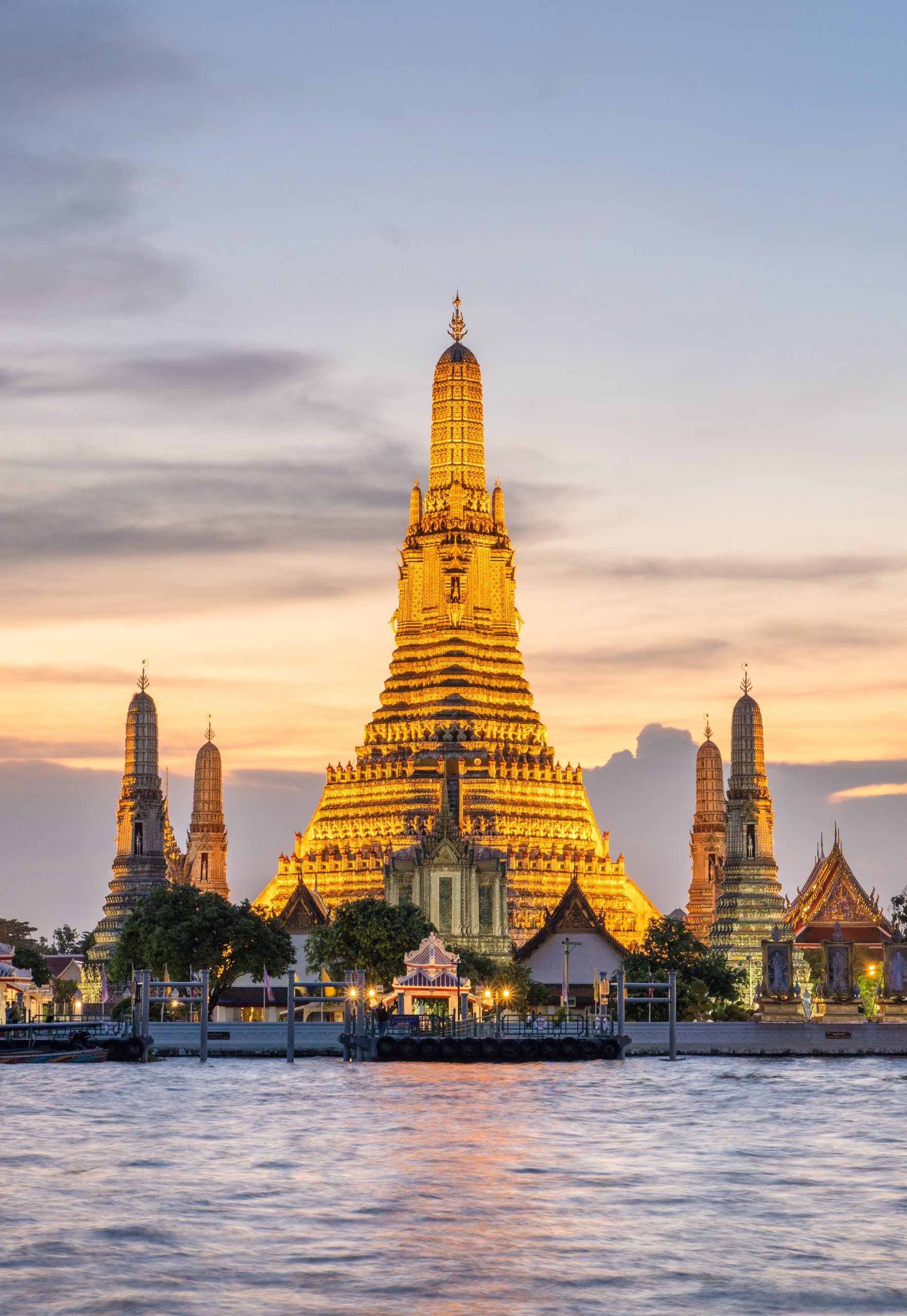 A vertical shot of the wat arun temple bangkok thailand