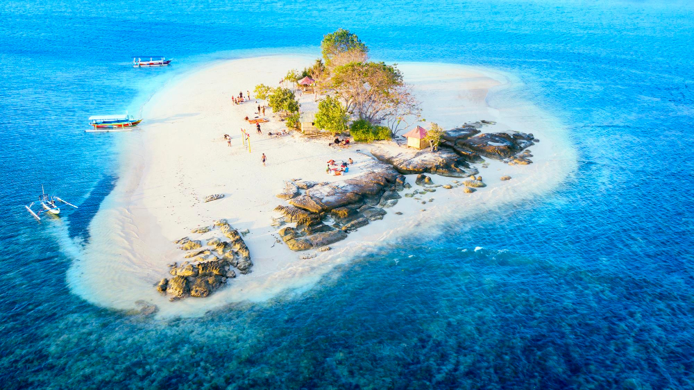 Gili kedis island with white sand and tourist